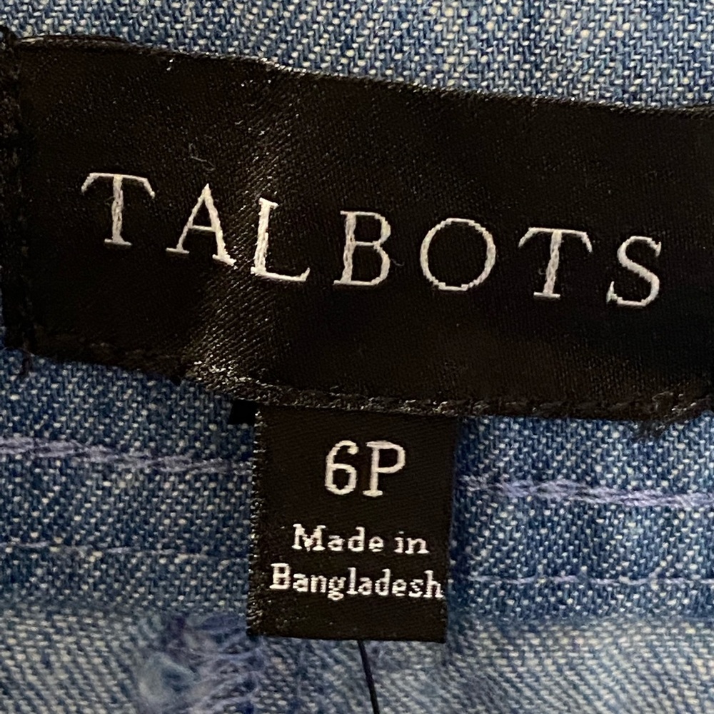 TALBOTS Petite 6, lightweight denim shorts.